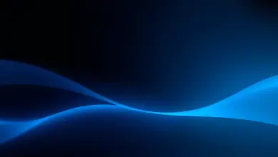 Composição abstrata de luz azul e verde-azulada com linhas suaves sobre fundo escuro