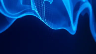 Textura abstrata de imagem médica em tons de azul sobre fundo escuro