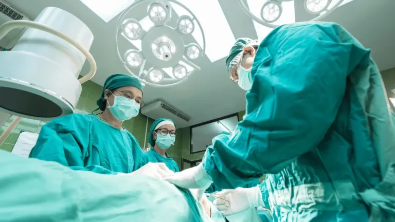 Quanto tempo dura a cirurgia de prótese no quadril